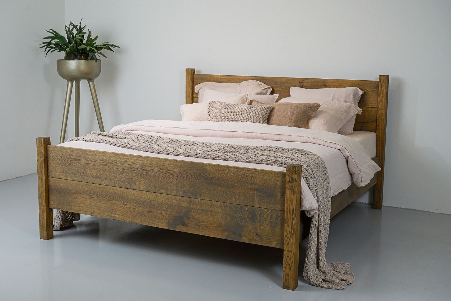 Landelijk houten bed